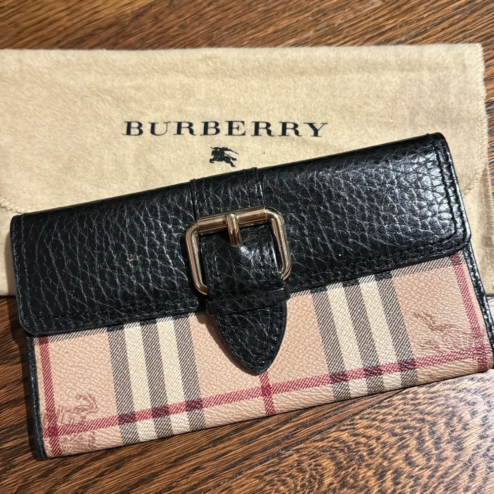 EUC Burberry Haymarket Nova Leather Continental Wallet